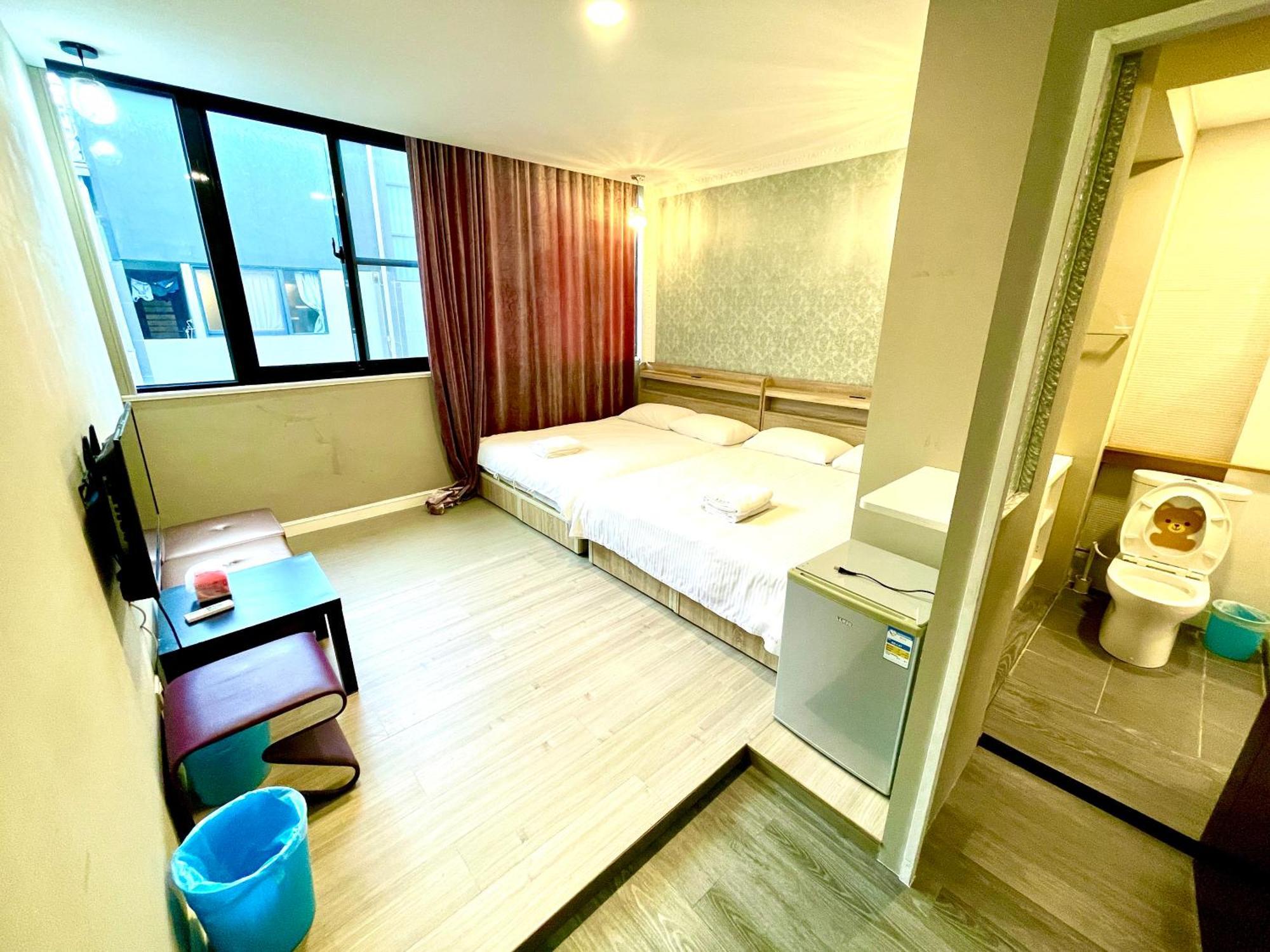 Fengchia Oslo Hotel Taichung Bagian luar foto